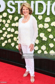 Linda Lavin feet photo 5