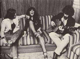 Linda Ronstadt feet photo thumbnail