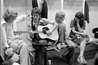 Linda Ronstadt feet photo thumbnail