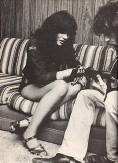 Linda Ronstadt feet photo thumbnail