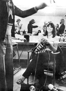 Linda Ronstadt feet photo thumbnail
