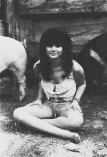 Linda Ronstadt feet photo thumbnail