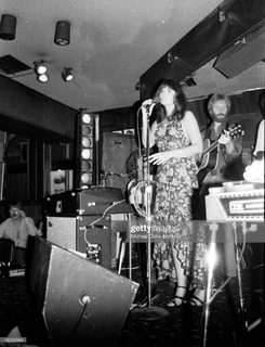 Linda Ronstadt feet photo thumbnail