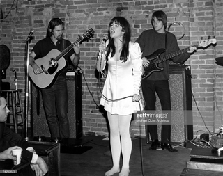 Linda Ronstadt feet photo thumbnail
