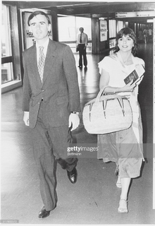 Linda Ronstadt feet photo thumbnail