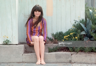 Linda Ronstadt feet photo thumbnail