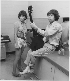 Linda Ronstadt feet photo thumbnail