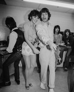 Linda Ronstadt feet photo thumbnail