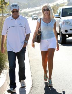 Linda Thompson feet photo 3