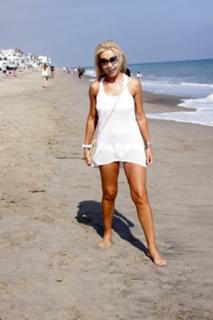 Linda Thompson feet photo 19