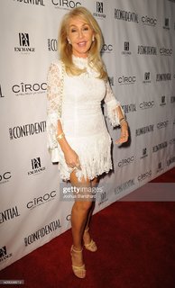 Linda Thompson feet photo 12