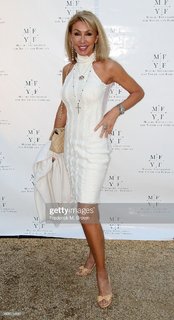 Linda Thompson feet photo 3