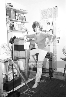 Linda Thorson feet photo 3