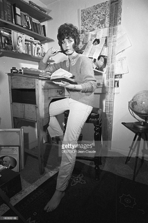Linda Thorson feet photo 2