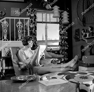 Linda Thorson feet photo 12