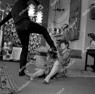 Linda Thorson feet photo 6