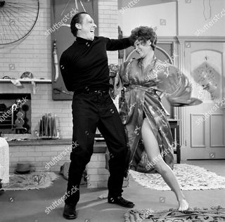 Linda Thorson feet photo 5