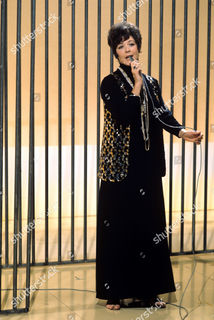 Linda Thorson feet photo 2