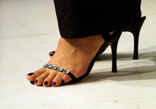Linda Zervakis feet photo 3