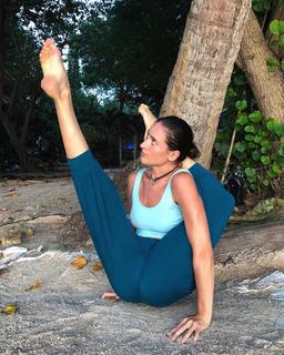 Lindell Nuyttens feet photo thumbnail