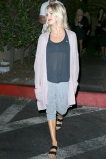 Lindsay Arnold feet photo 6