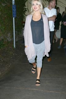 Lindsay Arnold feet photo 5