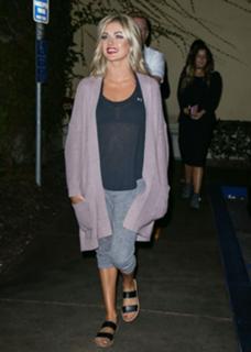 Lindsay Arnold feet photo 3