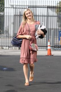 Lindsay Arnold feet photo 5