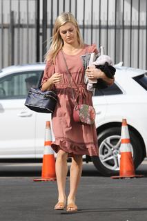 Lindsay Arnold feet photo 4