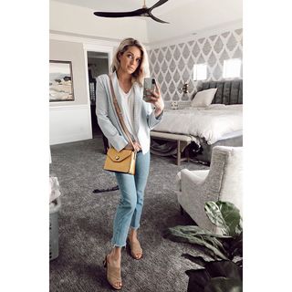 Lindsay Arnold feet photo 16