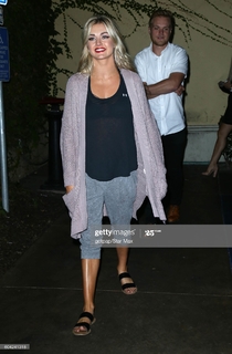 Lindsay Arnold feet photo 9