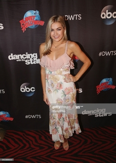 Lindsay Arnold feet photo 6