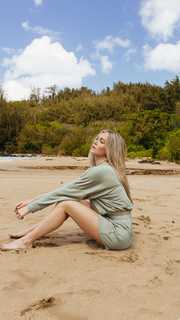 Lindsay Arnold feet photo 16