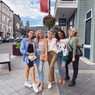 Lindsay Arnold feet photo 19