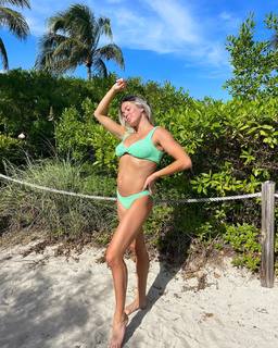 Lindsay Arnold feet photo 18