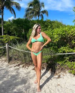 Lindsay Arnold feet photo 17