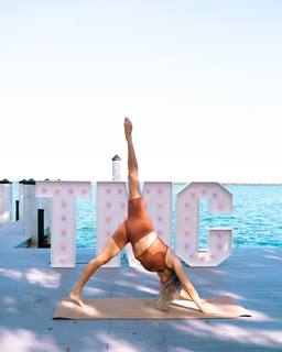 Lindsay Arnold feet photo 8