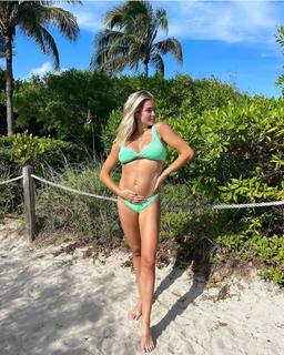Lindsay Arnold feet photo 10