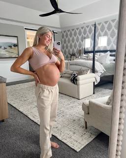Lindsay Arnold feet photo 3