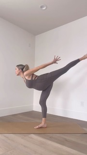 Lindsay Arnold feet photo 15
