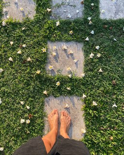 Lindsay Arnold feet photo 11