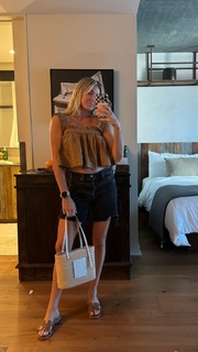 Lindsay Arnold feet photo 2
