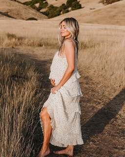 Lindsay Arnold feet photo 12