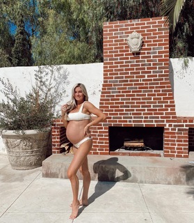Lindsay Arnold feet photo 8