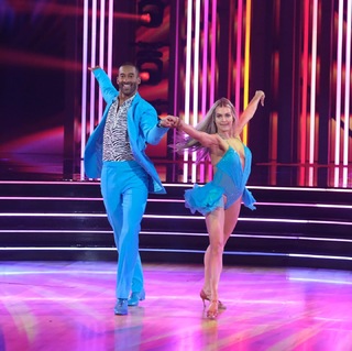Lindsay Arnold feet photo 20