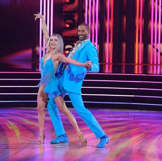 Lindsay Arnold feet photo 19