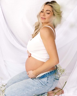 Lindsay Arnold feet photo 20