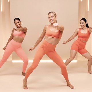 Lindsay Arnold feet photo 15
