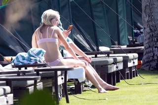 Lindsay Arnold feet photo 12