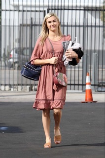 Lindsay Arnold feet photo 5